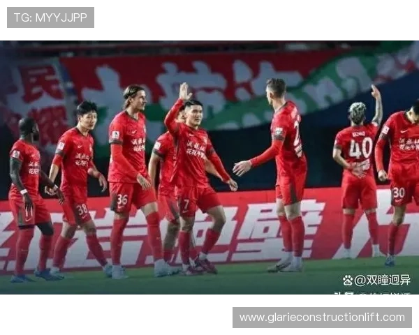 中超双雄并立，球队状态回暖，争冠形势引人关注