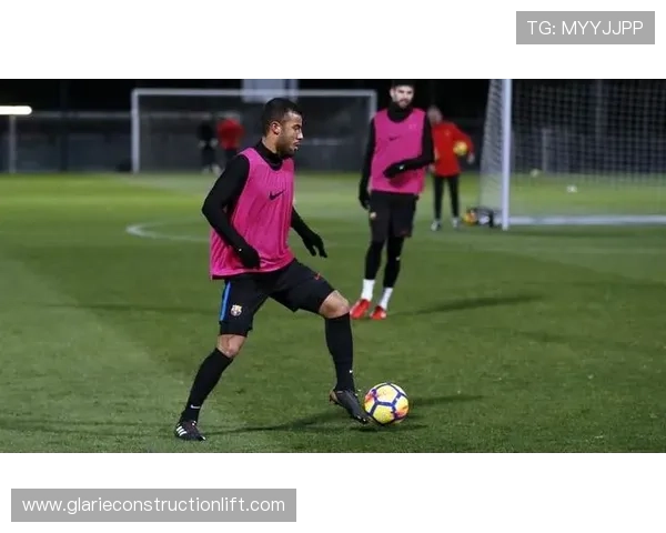 拉菲尼亚国家队回归时间未定,近期状态稳健备受期待 拉菲尼亚国家队回归时间未定,近期状态稳健备受期待