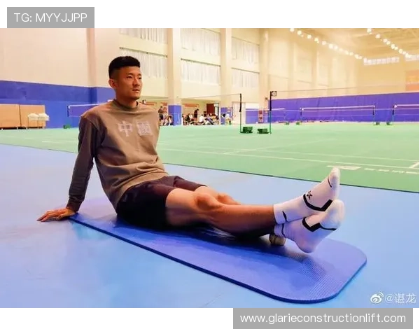 谌龙训完一场又去逛奢侈品店，这冠军的生活谁顶得住啊？